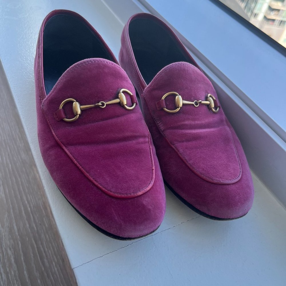Gucci Pink Velvet Loafers (38)